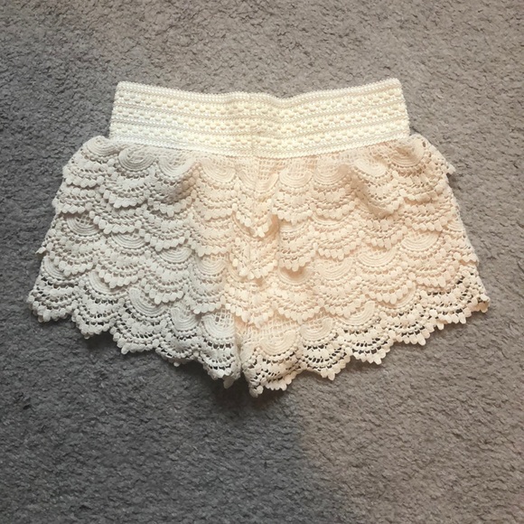 Lace fringe shorts - Picture 2 of 2